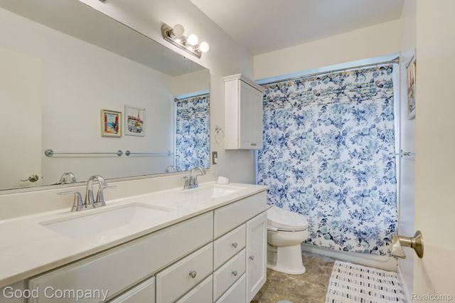35868 Smithfield Court, Farmington, MI 48335