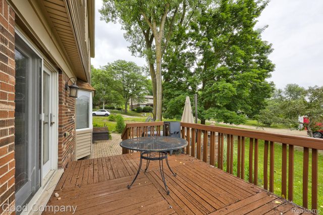 35868 Smithfield Court, Farmington, MI 48335