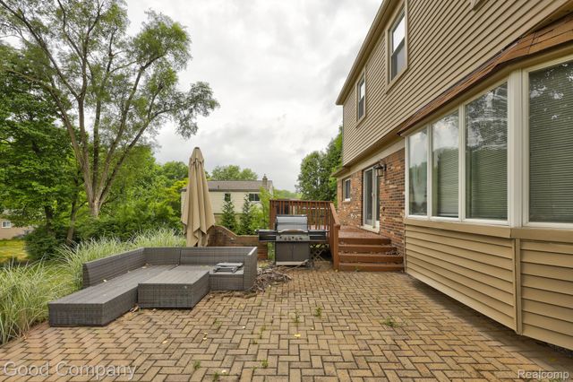 35868 Smithfield Court, Farmington, MI 48335