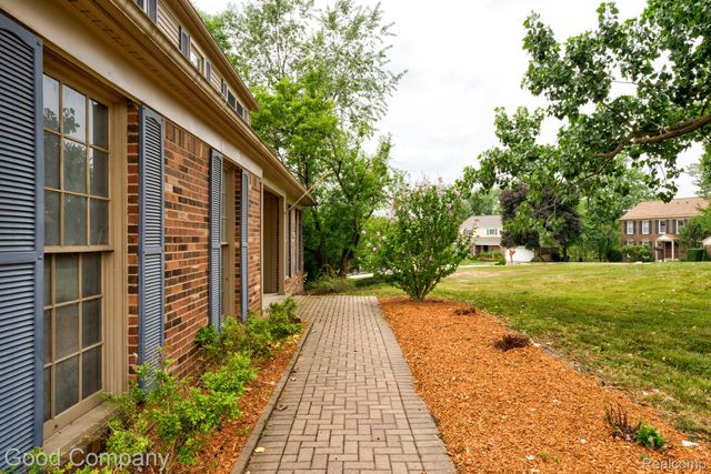 35868 Smithfield Court, Farmington, MI 48335