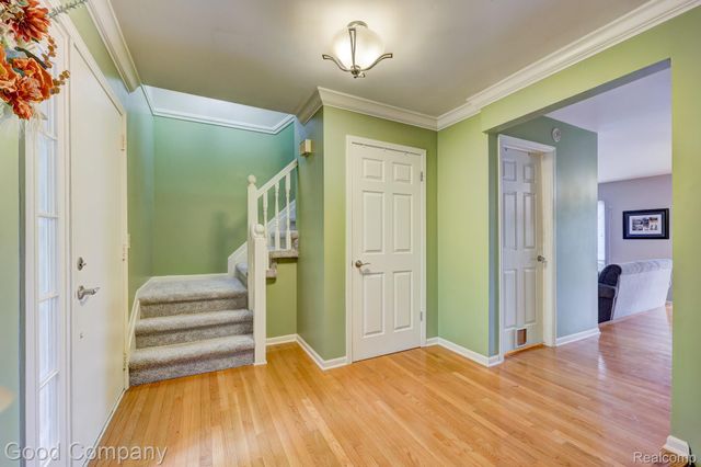 35868 Smithfield Court, Farmington, MI 48335
