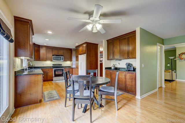 35868 Smithfield Court, Farmington, MI 48335
