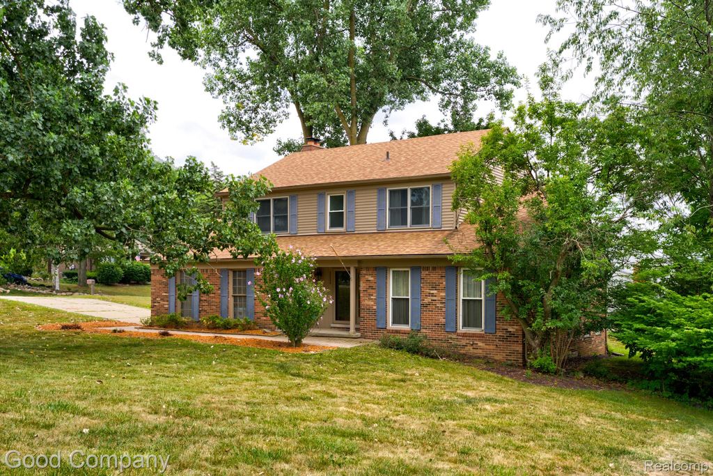 35868 Smithfield Court, Farmington, MI 48335
