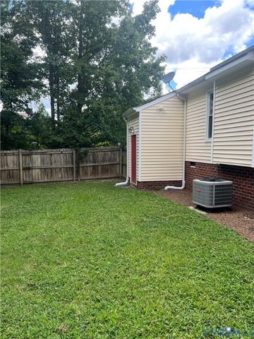 9055 Castle Point Rd, Glen Allen, VA 23060