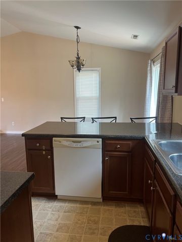 9055 Castle Point Rd, Glen Allen, VA 23060