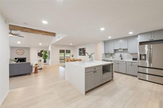 6809 Lunar DR, Austin, TX 78745