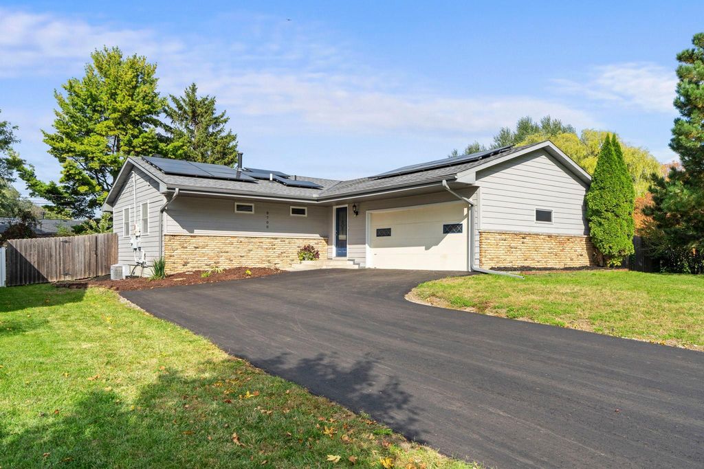 8700 40th Avenue N, New Hope, MN 55427 — exterior