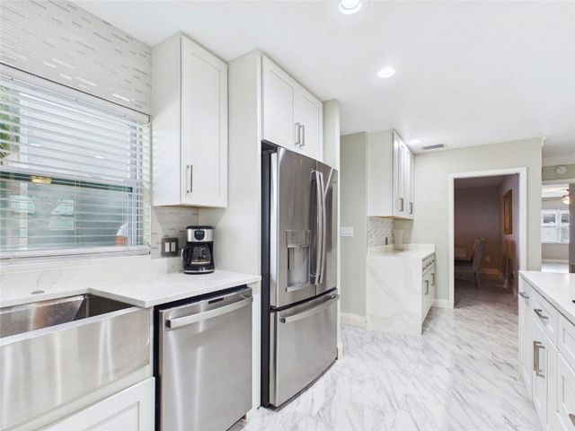 409 4TH AVENUE N, Tierra Verde, FL 33715
