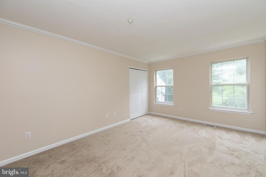 Image 5 of property listing at 1801 BEACON HILL DR, Sicklerville, NJ 08081