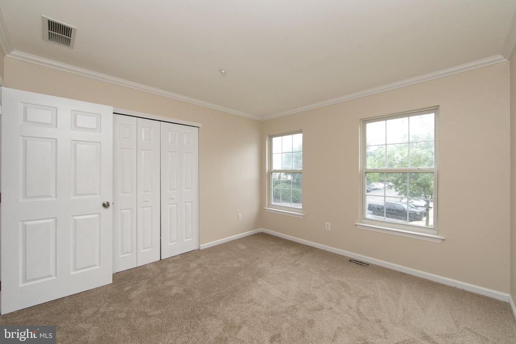 Image 9 of property listing at 1801 BEACON HILL DR, Sicklerville, NJ 08081