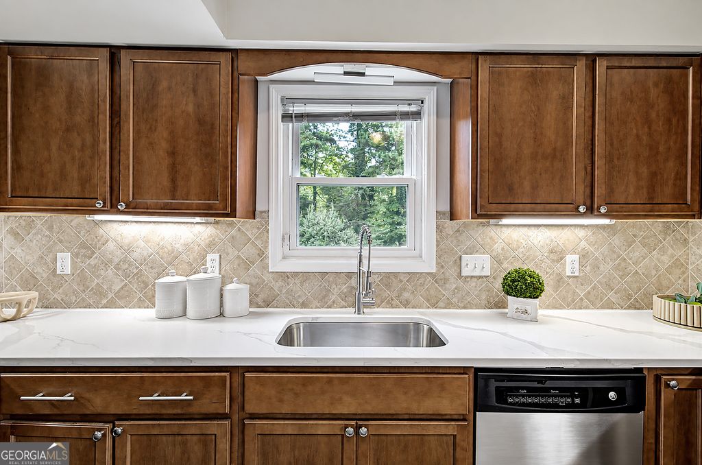 161 Sumter Drive, Marietta, GA 30066 — photo 2