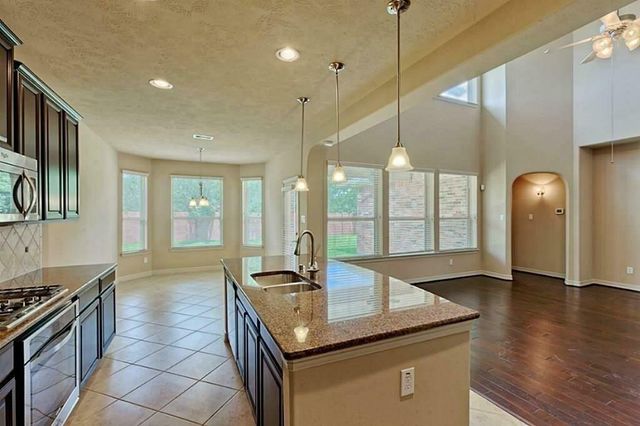 2104 Pearl Bay Court, Pearland, TX 77584