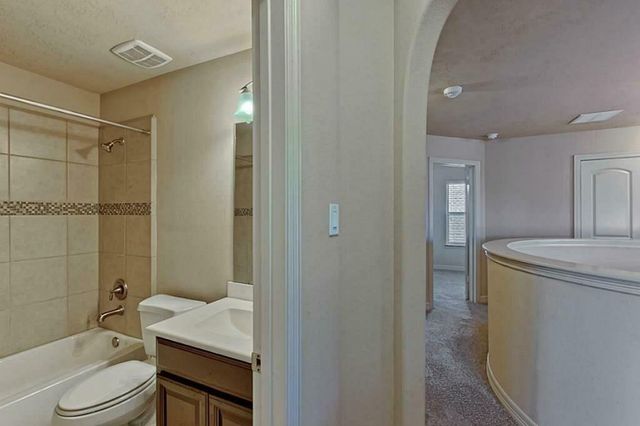 2104 Pearl Bay Court, Pearland, TX 77584