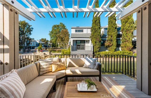 19 Waterway 9, Irvine, CA 92614
