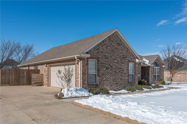 11658 E Creek Lane, Farmington, AR 72730