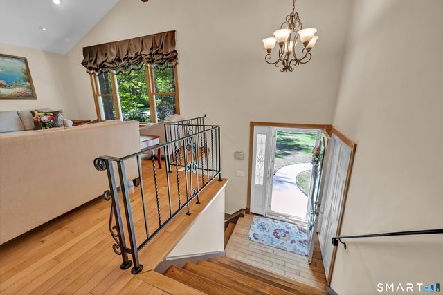 20 Judith Drive, Danbury, CT 06811
