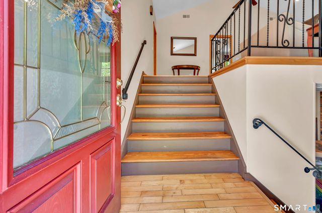 20 Judith Drive, Danbury, CT 06811