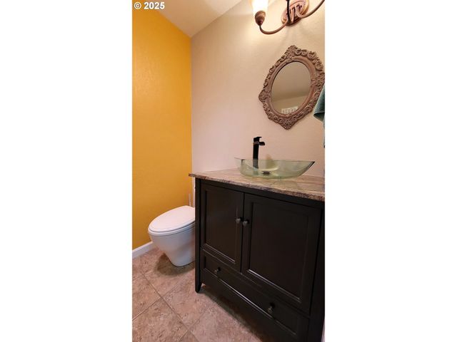 296 WOODRIDGE Dr, Eugene, OR 97405