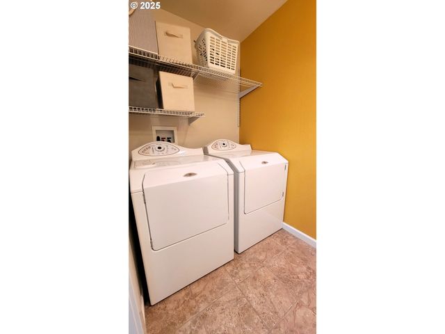 296 WOODRIDGE Dr, Eugene, OR 97405