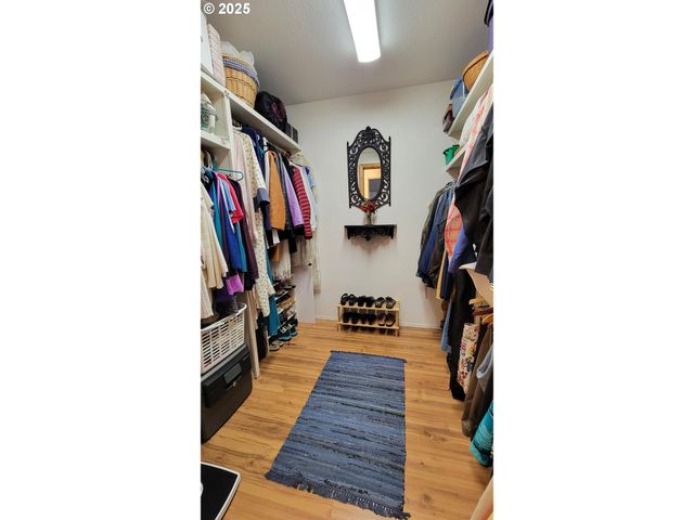 296 WOODRIDGE Dr, Eugene, OR 97405