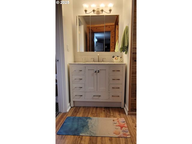 296 WOODRIDGE Dr, Eugene, OR 97405