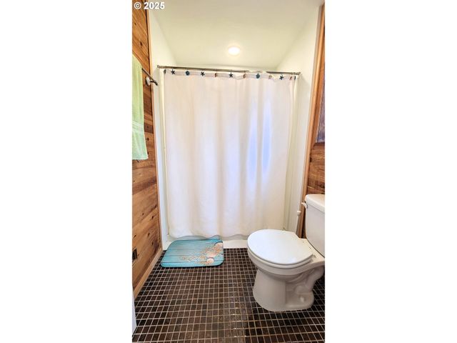 296 WOODRIDGE Dr, Eugene, OR 97405