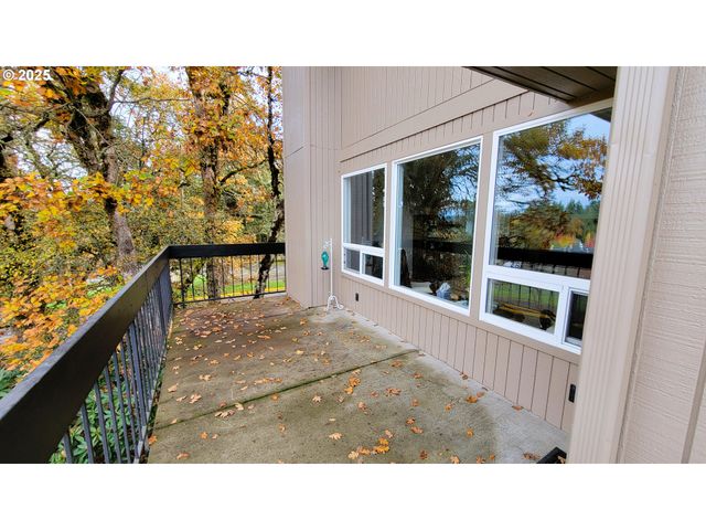 296 WOODRIDGE Dr, Eugene, OR 97405