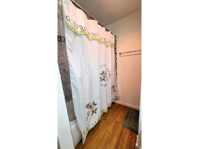 296 WOODRIDGE Dr, Eugene, OR 97405