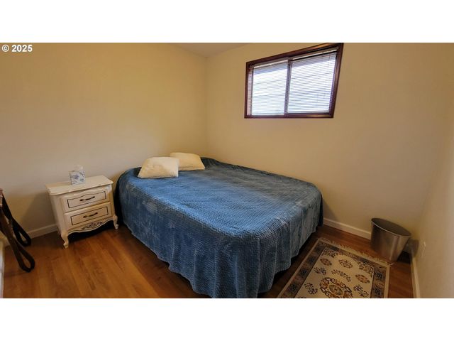 296 WOODRIDGE Dr, Eugene, OR 97405