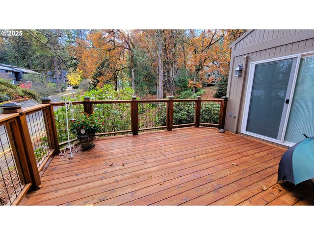 296 WOODRIDGE Dr, Eugene, OR 97405