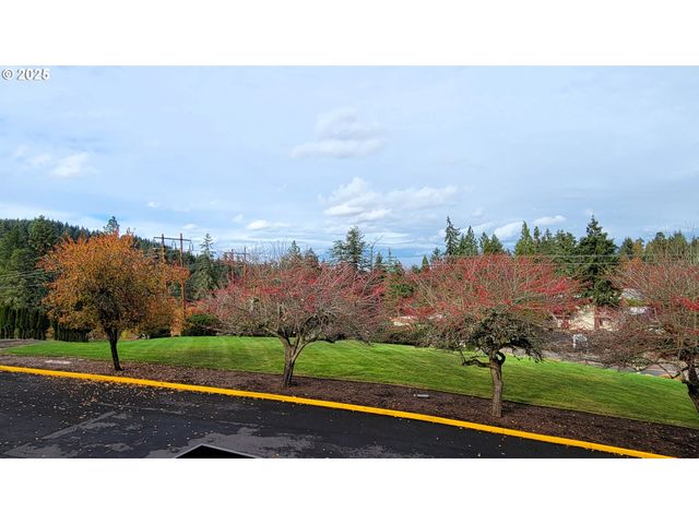 296 WOODRIDGE Dr, Eugene, OR 97405