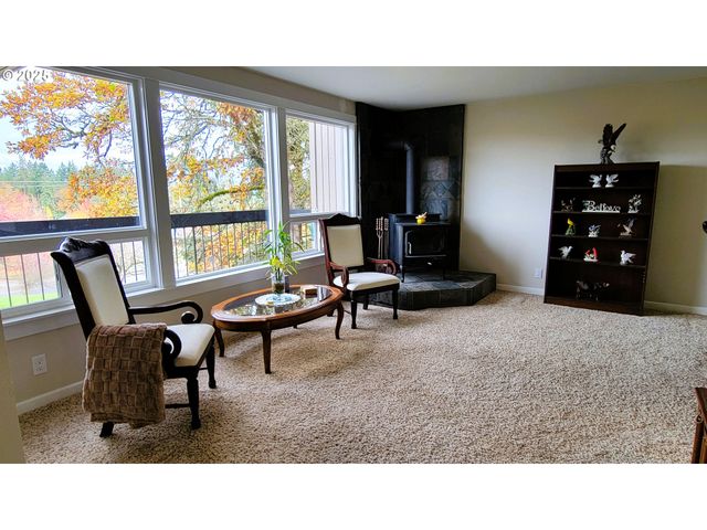 296 WOODRIDGE Dr, Eugene, OR 97405