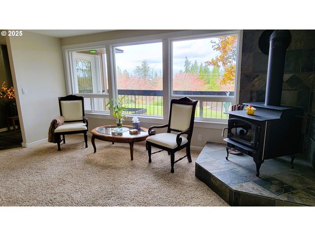 296 WOODRIDGE Dr, Eugene, OR 97405