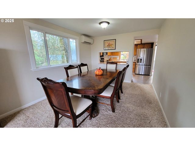 296 WOODRIDGE Dr, Eugene, OR 97405