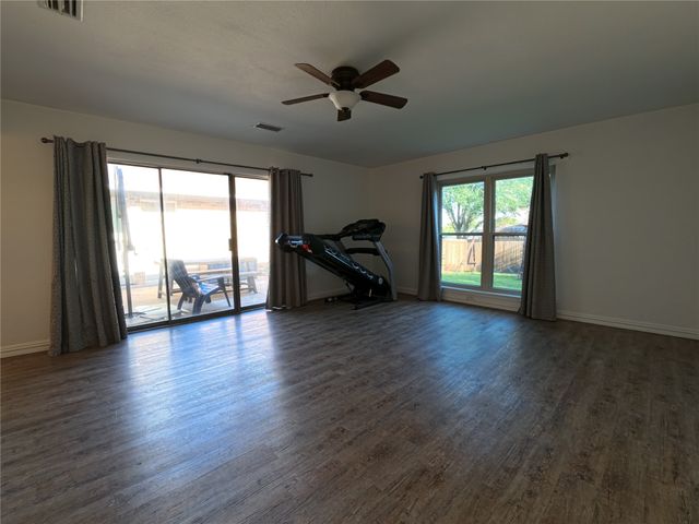 1738 Hartford Drive, Carrollton, TX 75007