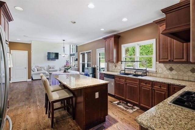 832 Dolly Avenue, Atlanta, GA 30331