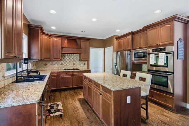 832 Dolly Avenue, Atlanta, GA 30331