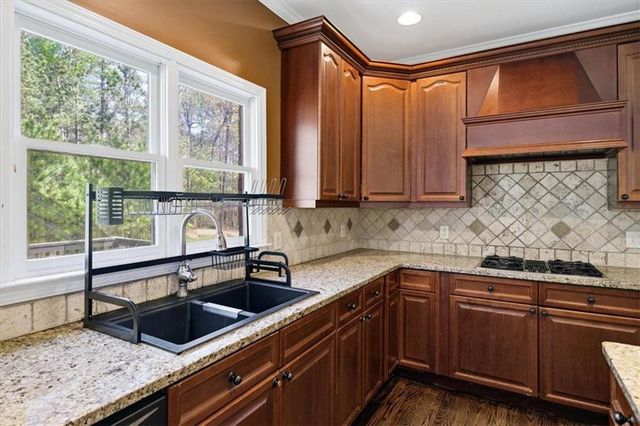 832 Dolly Avenue, Atlanta, GA 30331