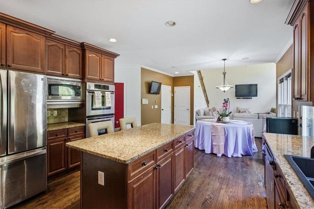 832 Dolly Avenue, Atlanta, GA 30331