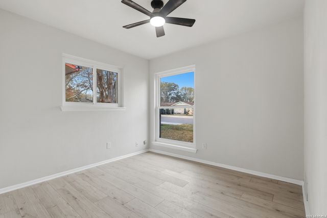 6026 Patrick Henry St, San Antonio, TX 78233