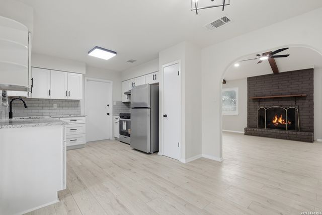 6026 Patrick Henry St, San Antonio, TX 78233