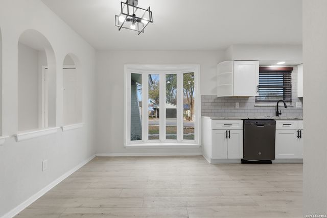 6026 Patrick Henry St, San Antonio, TX 78233