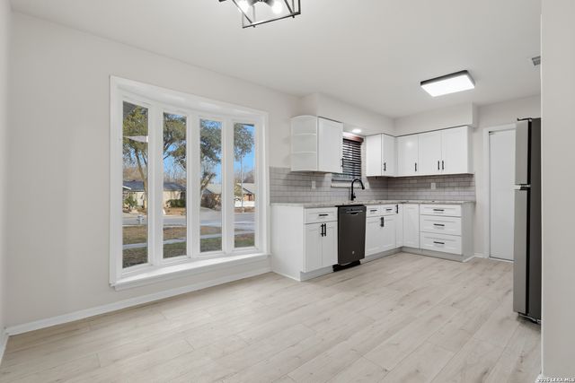 6026 Patrick Henry St, San Antonio, TX 78233