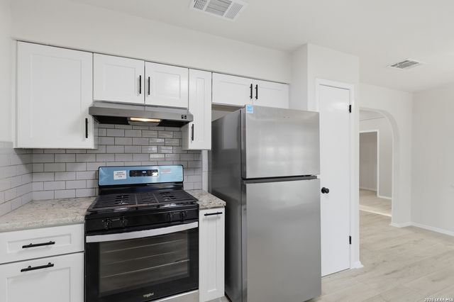 6026 Patrick Henry St, San Antonio, TX 78233