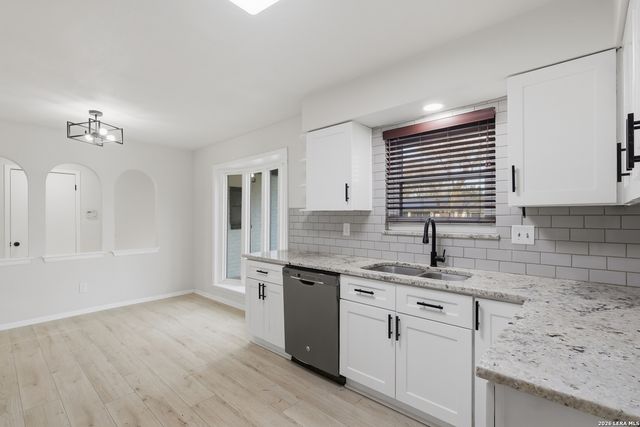 6026 Patrick Henry St, San Antonio, TX 78233