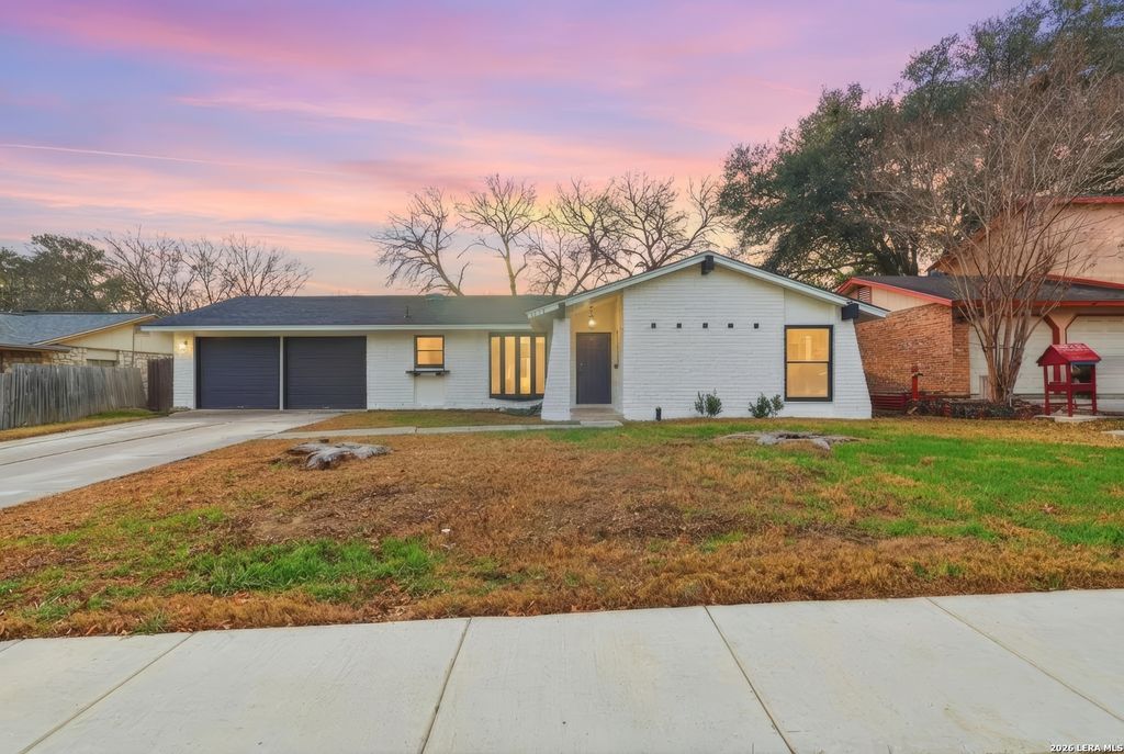 6026 Patrick Henry St, San Antonio, TX 78233