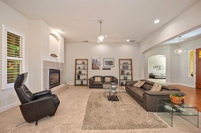 512 Dizmar Ct, Cameron Park, CA 95682