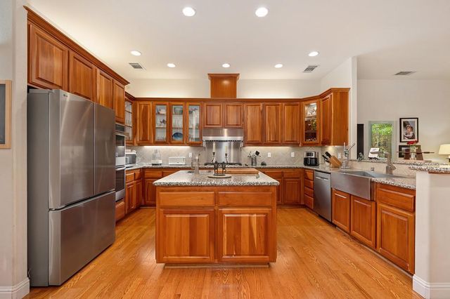 512 Dizmar Ct, Cameron Park, CA 95682