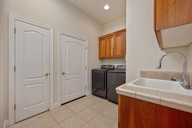 512 Dizmar Ct, Cameron Park, CA 95682