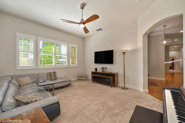 512 Dizmar Ct, Cameron Park, CA 95682